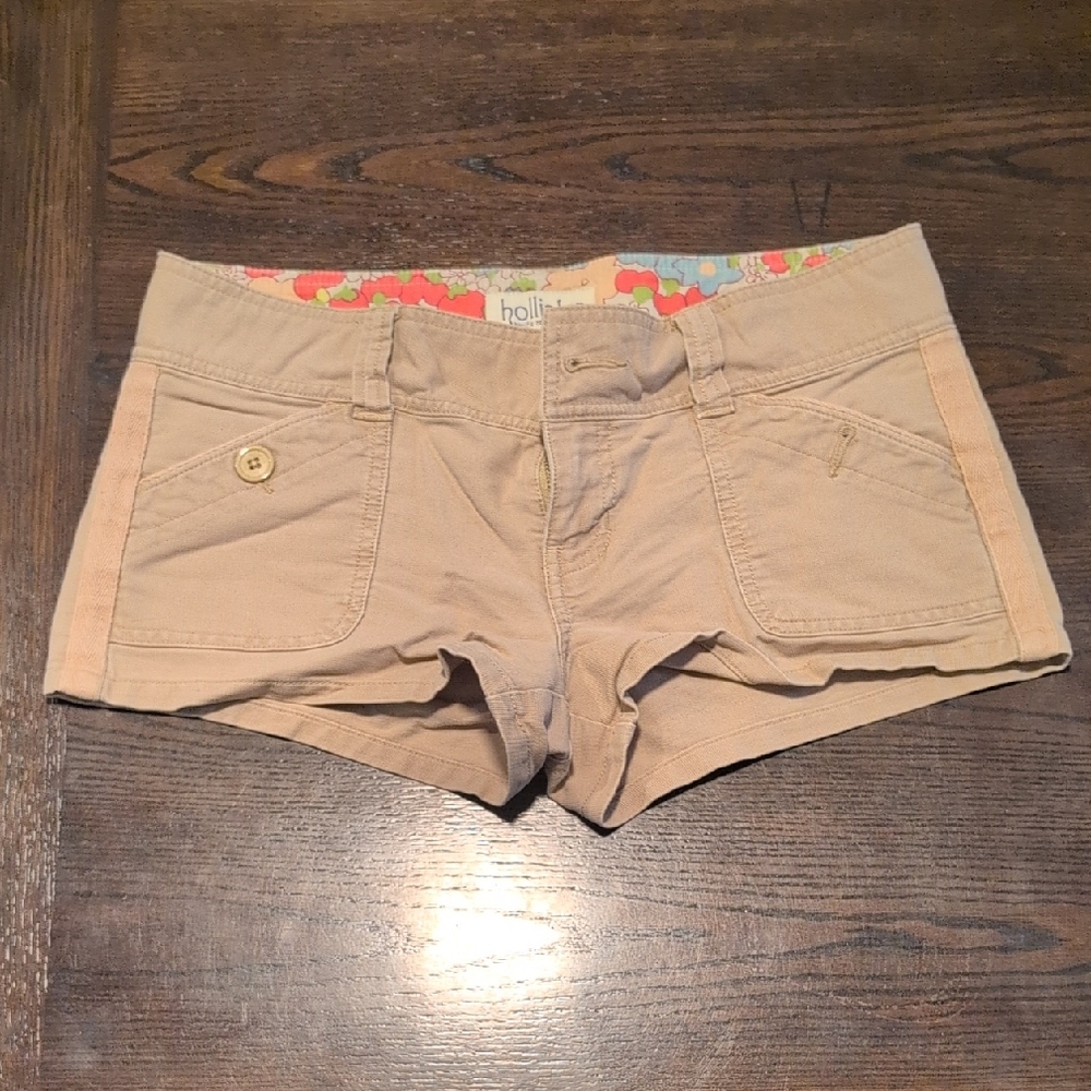 Hollister Women's Beige Cargo Shorts